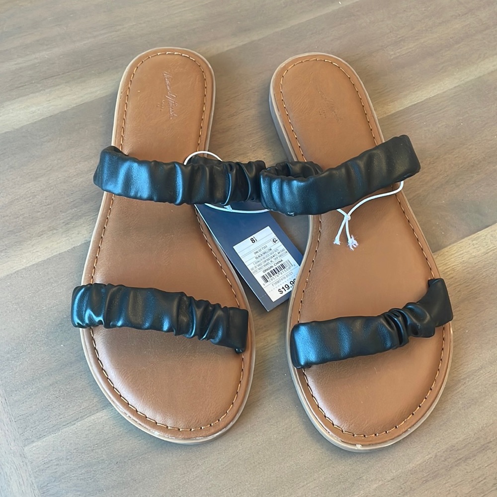 NWT Universal Thread Black Willow Sandals